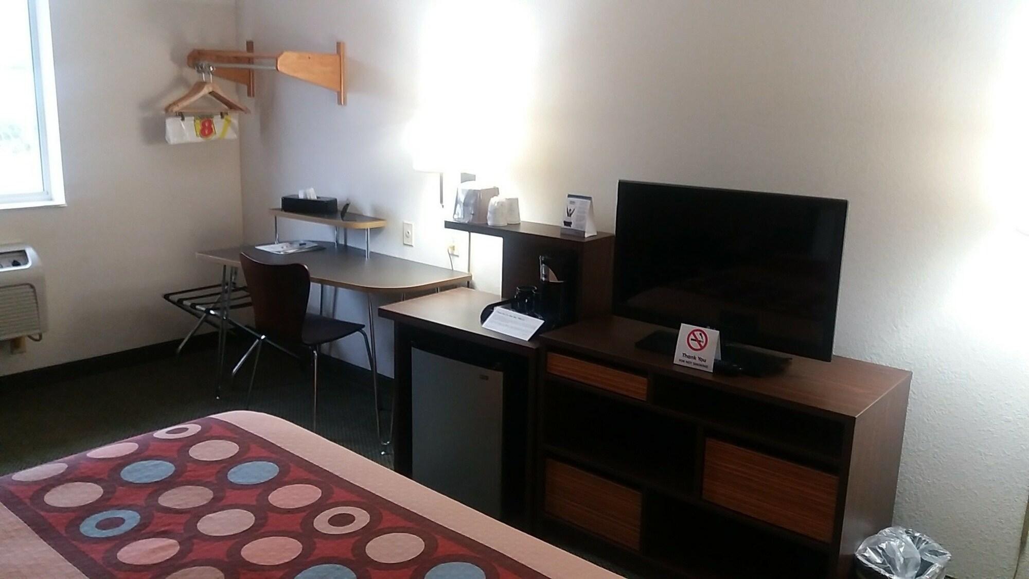Super 8 By Wyndham West Middlesex/Sharon Area Hotell Exteriör bild